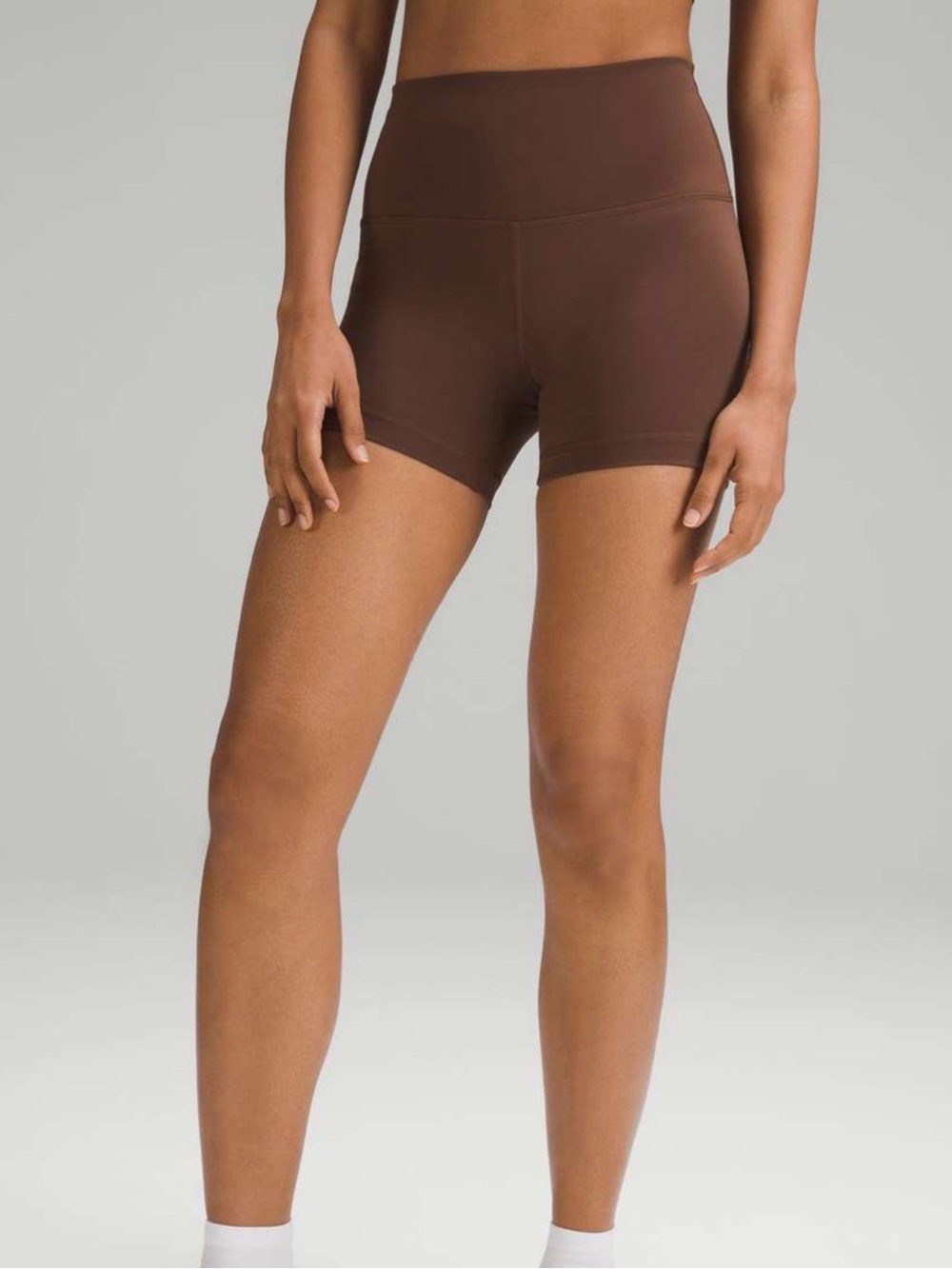 Lululemon Wunder Train High-Rise Short 4"
In Java Size 8 NWOT - Picture 3 of 13